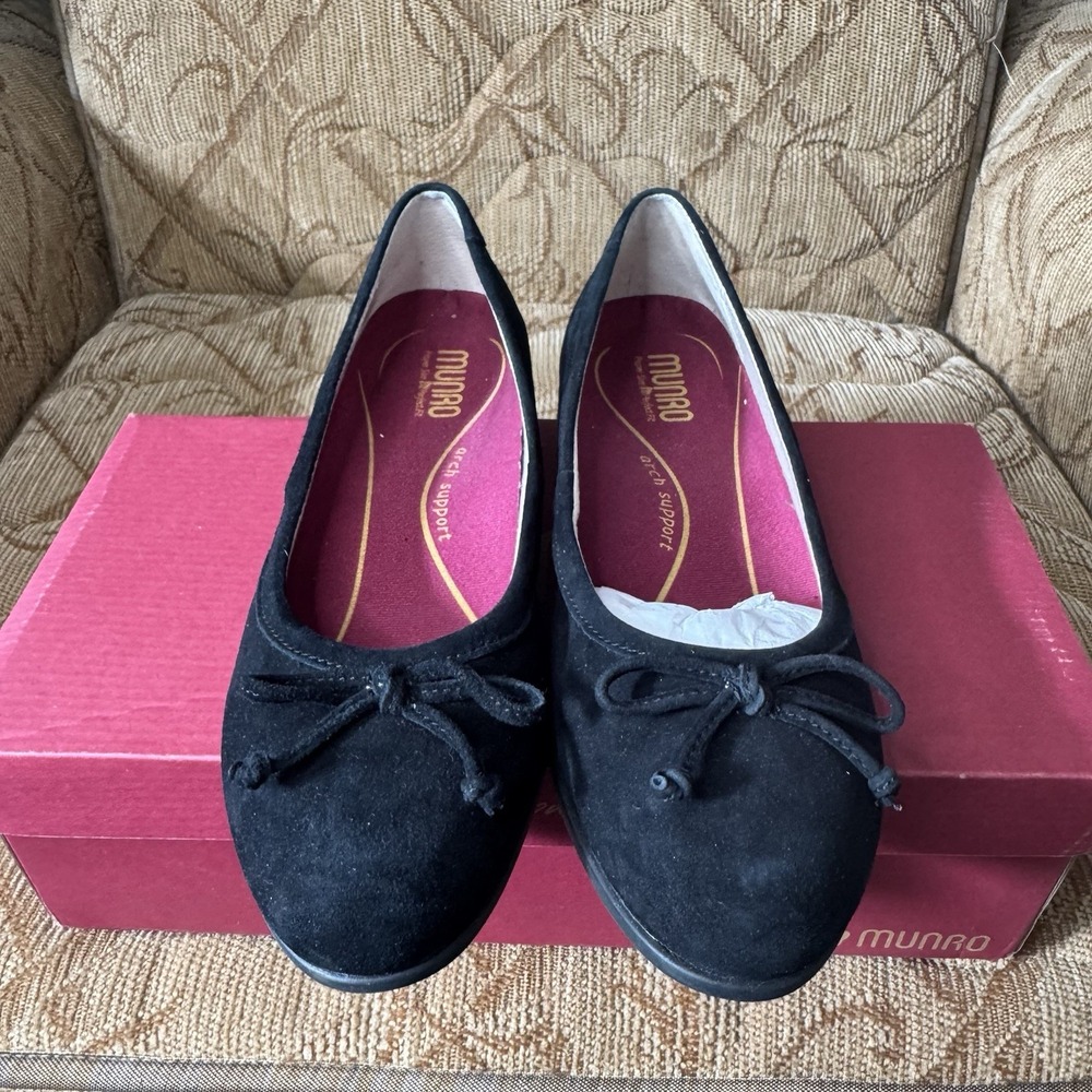 Munro Joslyn‎ Flat Suede Black Size 9 N Floor Model Excellent